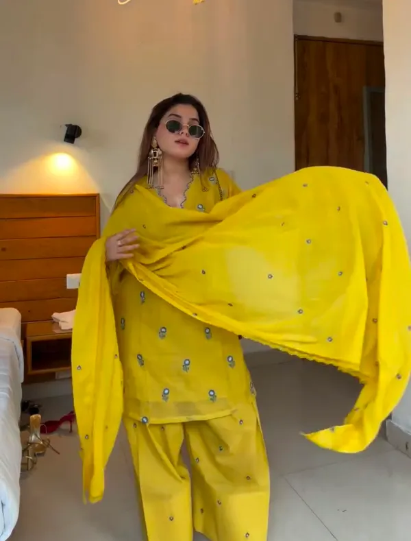 Yellow_Printed_Straight_Kurta_Set_With_Dupatta_For_Women