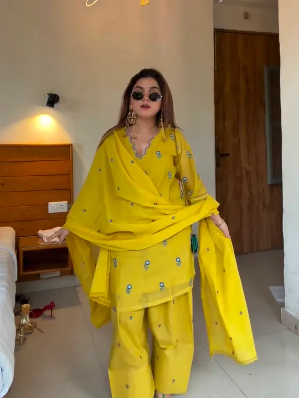 Yellow_Printed_Straight_Kurta_Set_With_Dupatta_For_Women