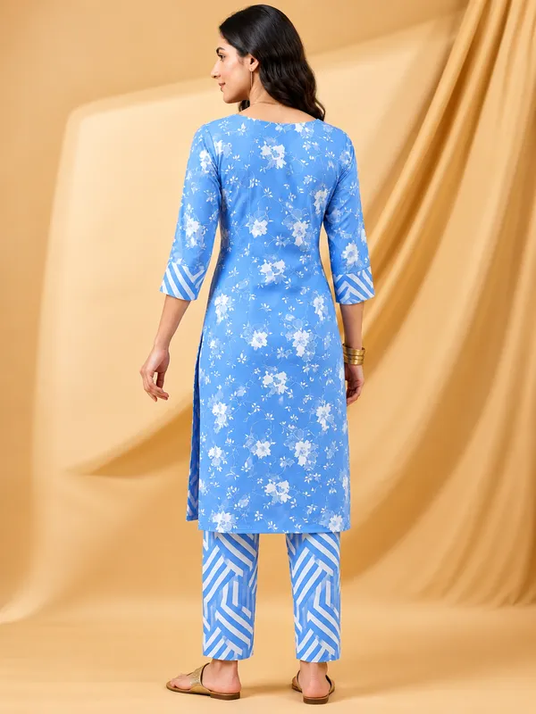 Blue_Floral_Printed_Kurta_Set_with_Geometric_Pattern_Pants_for_Women