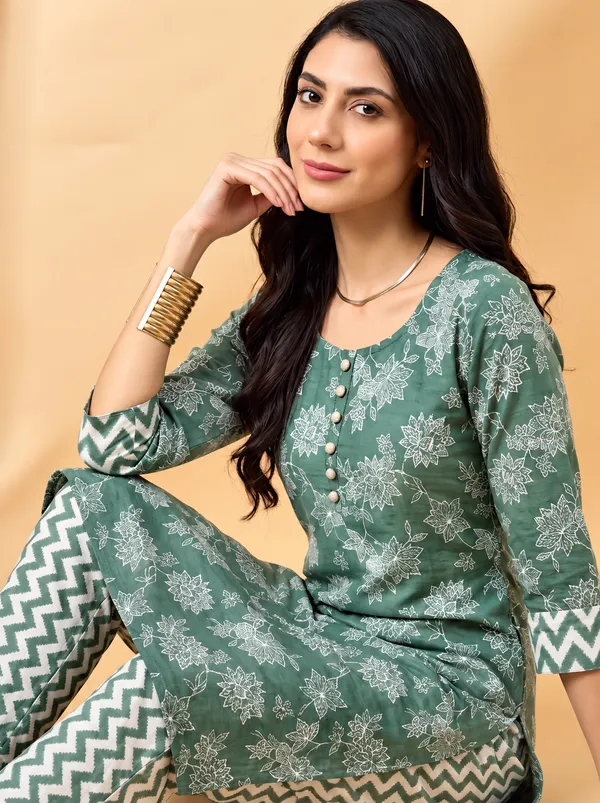 Sage_Green_Floral_Printed_Kurta_Set_with_Chevron_Pattern_Pants_for_Women