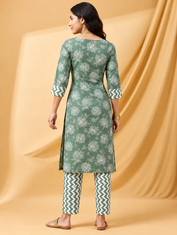 Sage_Green_Floral_Printed_Kurta_Set_with_Chevron_Pattern_Pants_for_Women