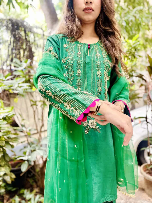 Green_Straight_Fit_Embroidered_Kurta_Set_For_Women