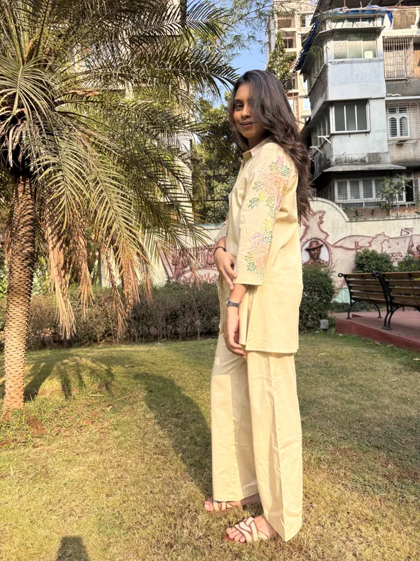 Cream_Cotton_Relaxed_Fit_Floral_Embroidered_Kurta_Set_For_Women