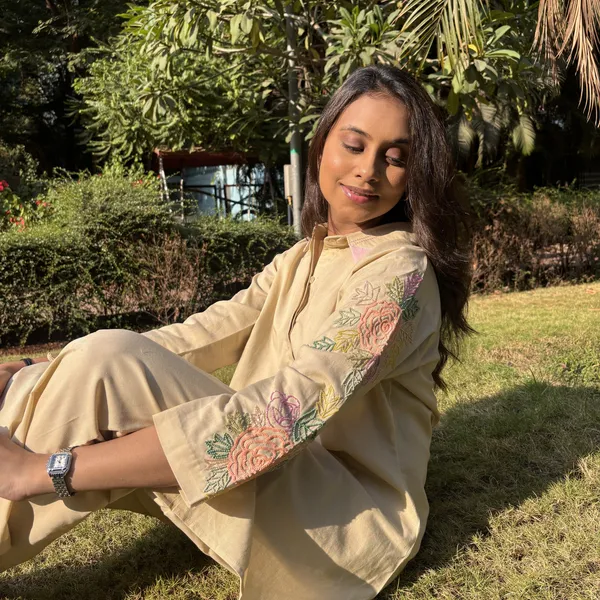 Cream_Cotton_Relaxed_Fit_Floral_Embroidered_Kurta_Set_For_Women