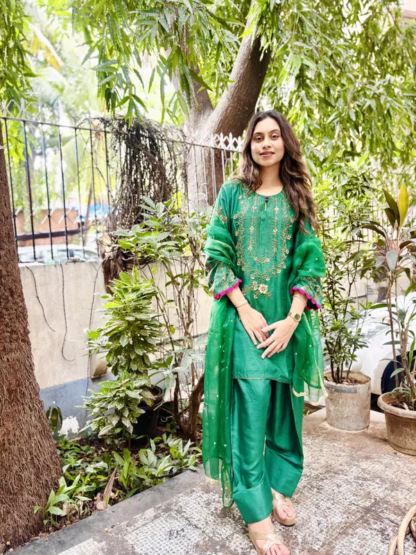 Green_Straight_Fit_Embroidered_Kurta_Set_For_Women