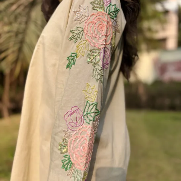 Cream_Cotton_Relaxed_Fit_Floral_Embroidered_Kurta_Set_For_Women