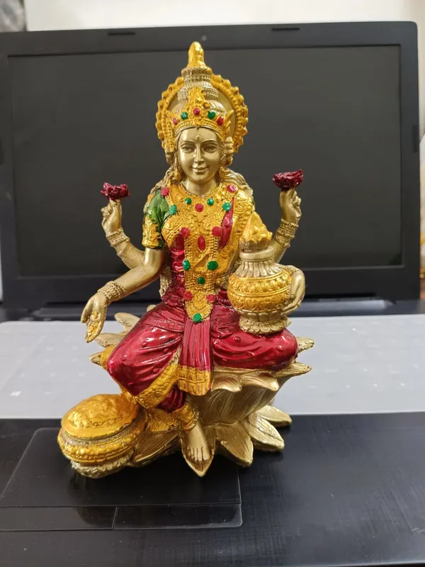 Gold_Finish_Goddess_Lakshmi_Idol