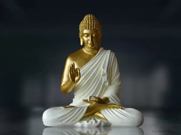 Gold_And_White_Seated_Buddha_Idol