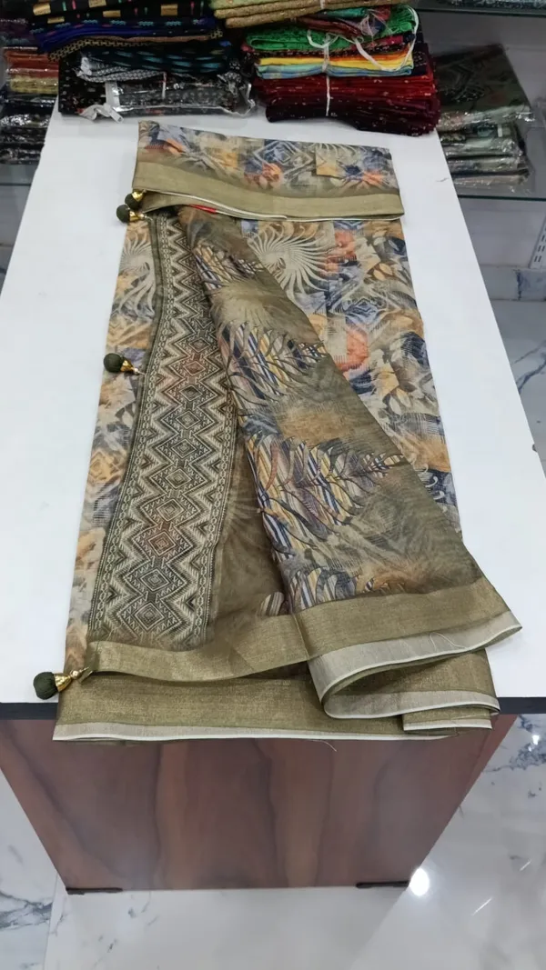 Beige_Printed_Saree_for_Women