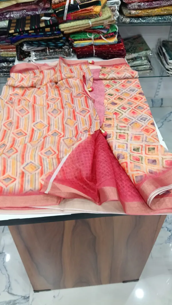 Peach_Geometric_Printed_Saree_For_Women
