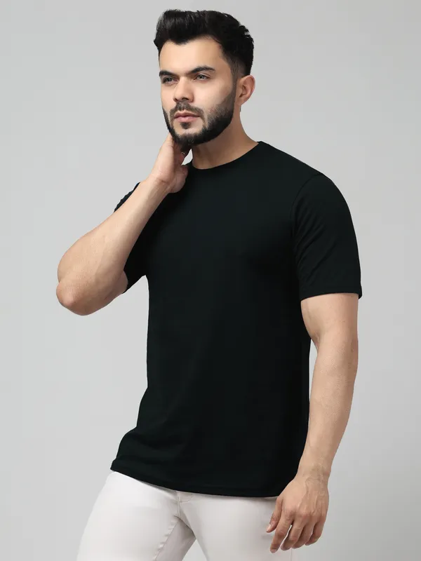Black_Round_Neck_T-Shirt_for_Men