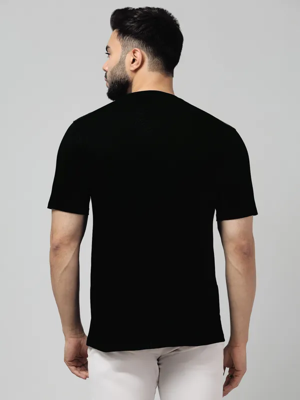 Black_Round_Neck_T-Shirt_for_Men