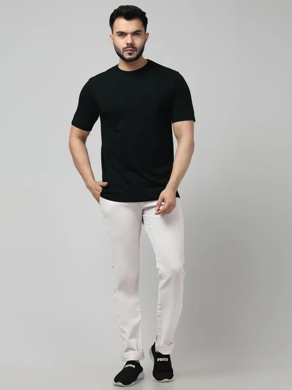 Black_Round_Neck_T-Shirt_for_Men