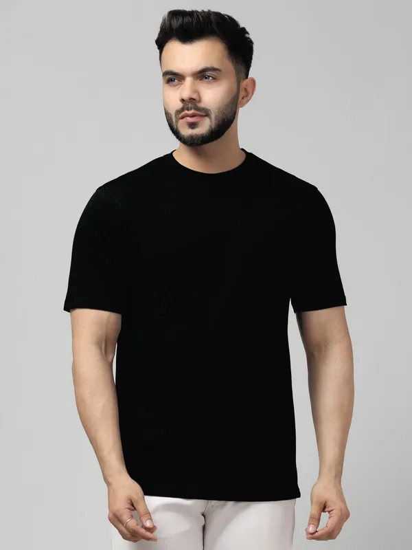 Black_Round_Neck_T-Shirt_for_Men