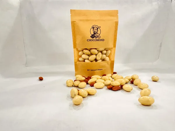 Chocomond_White_Choclate_Cashews_200G