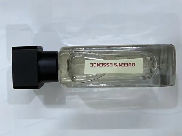 Queen's_Essence_Perfume