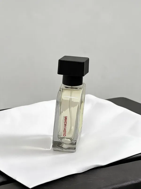 Oudh_Hashmi_Agarwood_Dark_Amber_Perfume