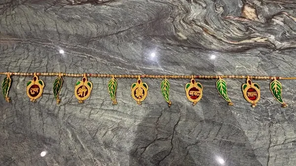 Gold_Tone_Religious_Leaf_Pattern_Door_Toran