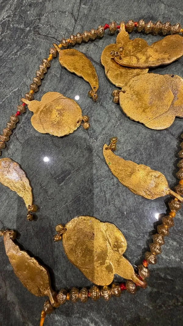 Gold_Tone_Religious_Leaf_Pattern_Door_Toran