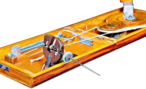 Wooden_Spinning_Charkha