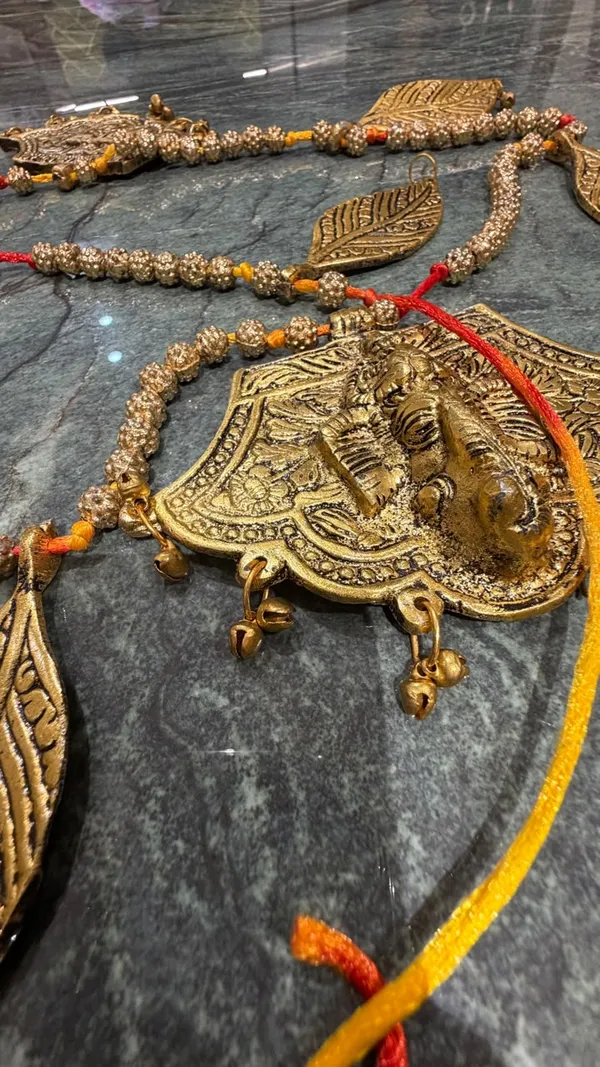 Gold_Tone_Traditional_Ganesha_Leaf_Motif_Door_Toran
