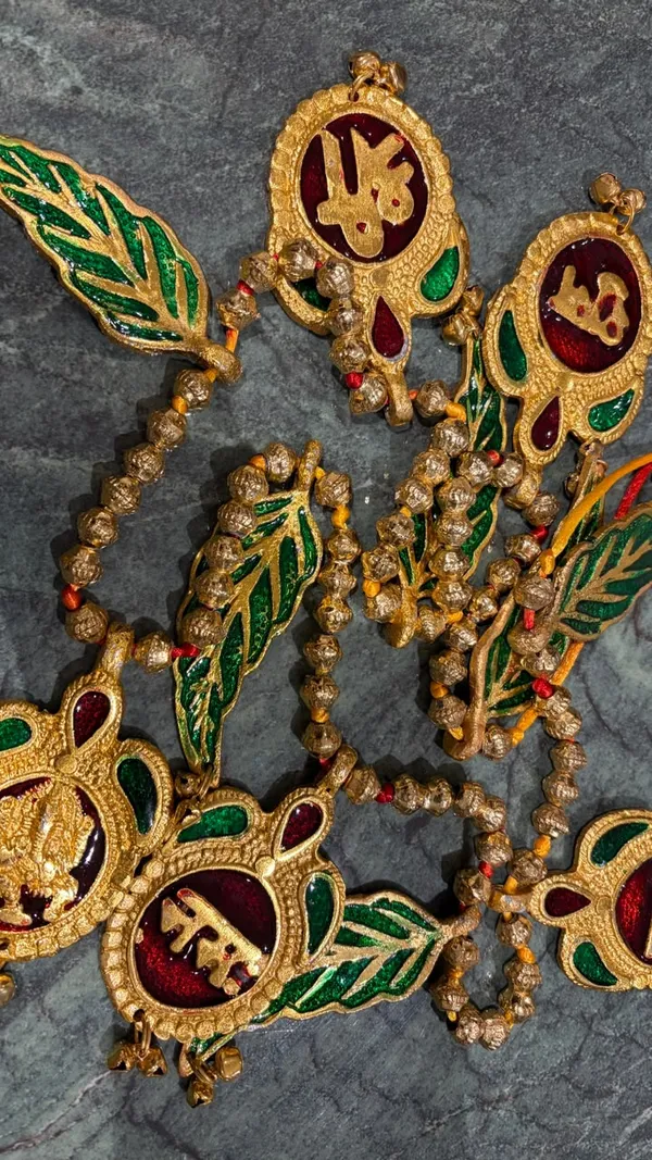 Gold_Tone_Religious_Leaf_Pattern_Door_Toran