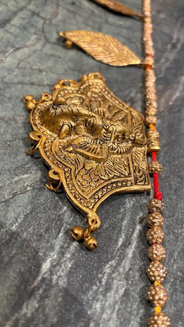 Gold_Tone_Traditional_Ganesha_Leaf_Motif_Door_Toran