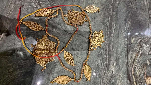 Gold_Tone_Traditional_Ganesha_Leaf_Motif_Door_Toran