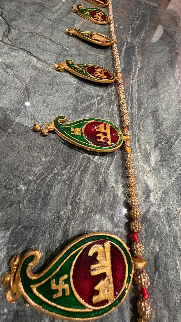 Golden_Alloy_Religious_Paisley_Door_Toran