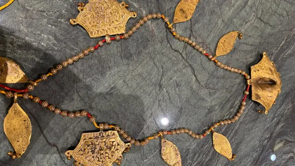 Gold_Tone_Traditional_Ganesha_Leaf_Motif_Door_Toran