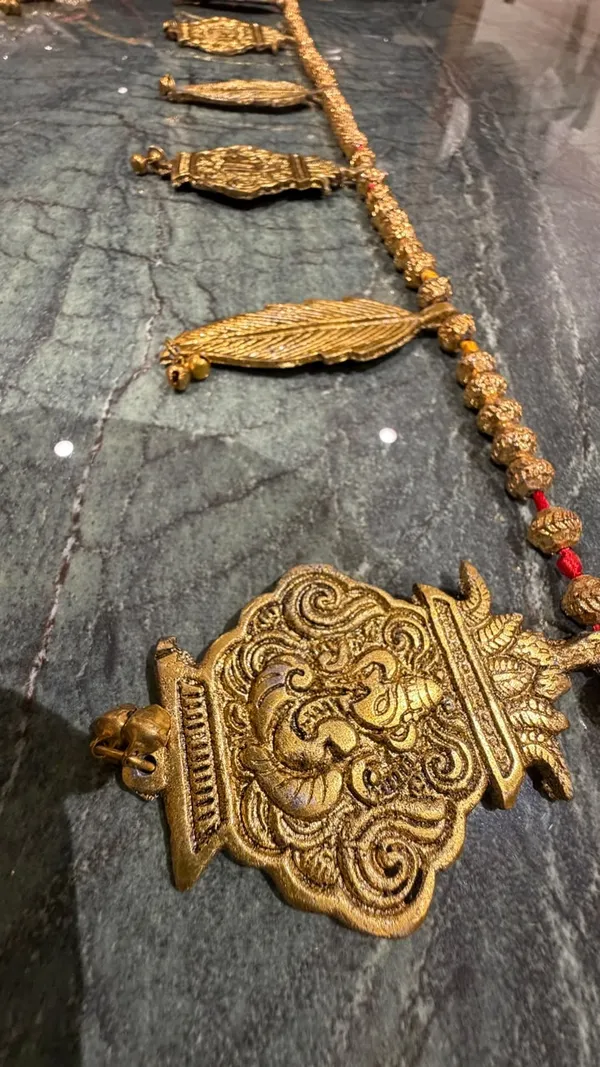Gold-Tone_Traditional_Motif_Door_Toran