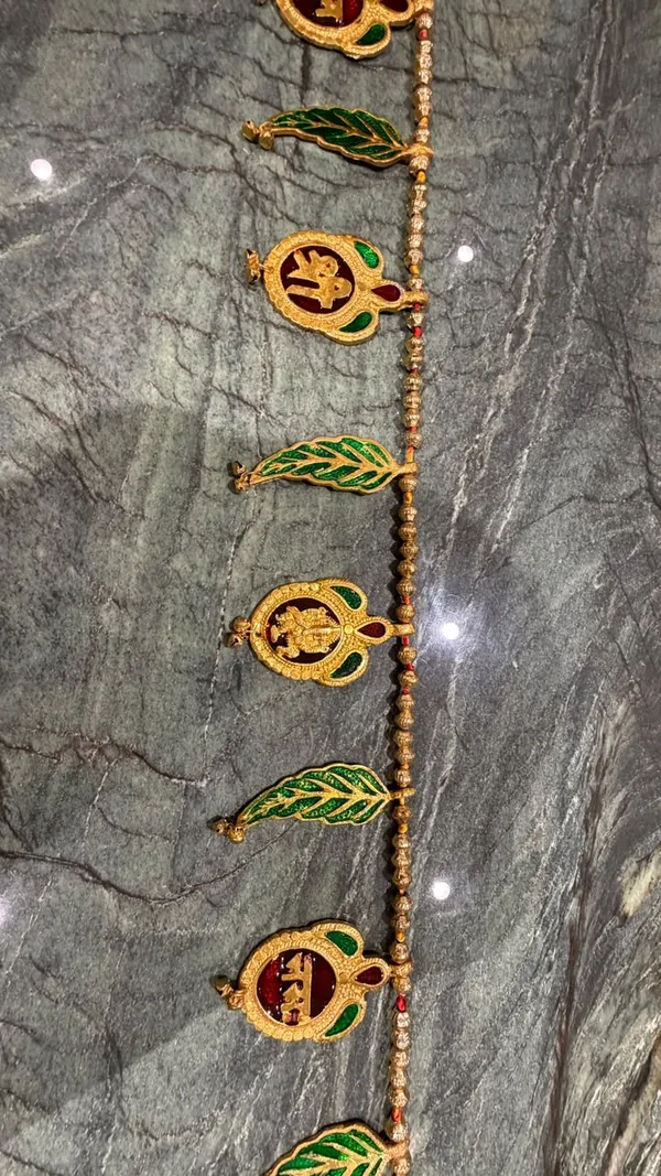 Gold_Tone_Religious_Leaf_Pattern_Door_Toran