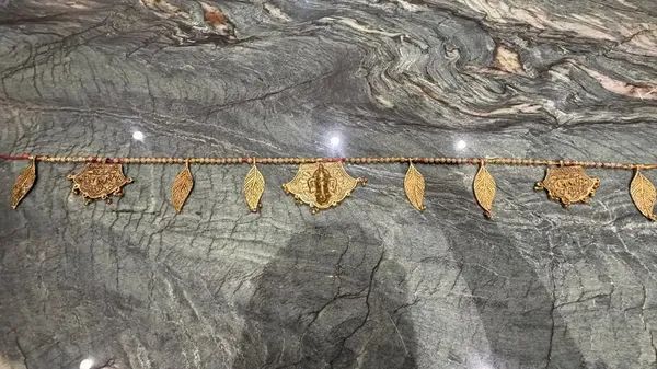 Gold_Tone_Traditional_Ganesha_Leaf_Motif_Door_Toran