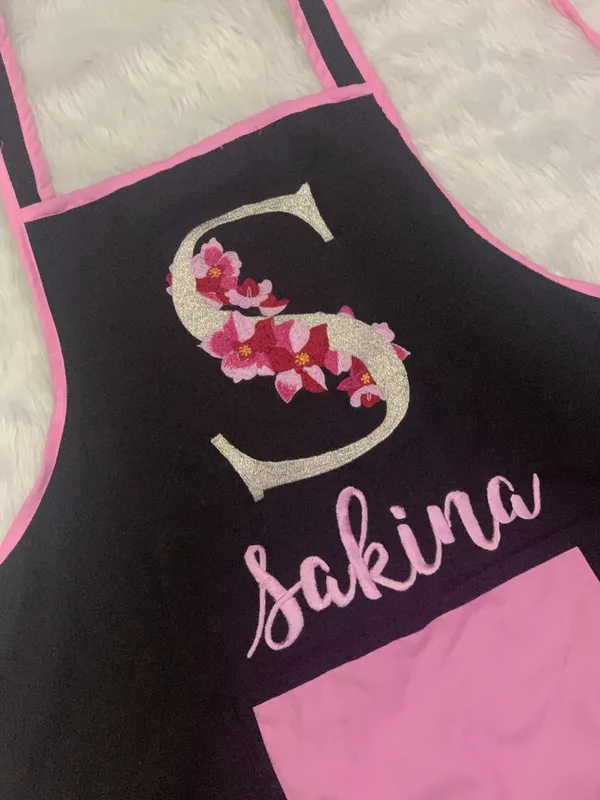 Embroidered_Kitchen_Apron_With_Front_Pocket