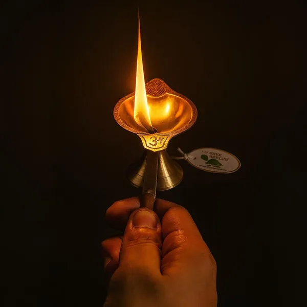 Brass_Traditional_Pooja_Diya_With_Handle