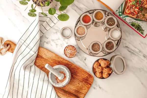 Stainless_Steel_Round_Spice_Box_With_Acrylic_Lids