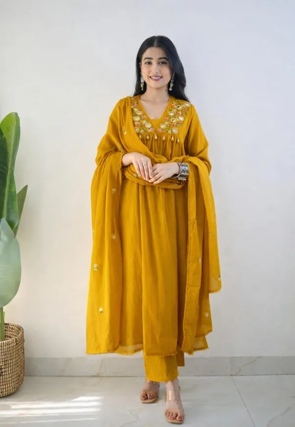 Ethnic_KurtA_pent_dupatta_set_For_Women