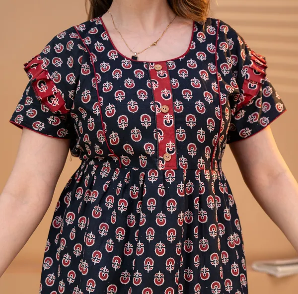 Black_Cotton_Relaxed_Fit_Printed_Nightdress_For_Women