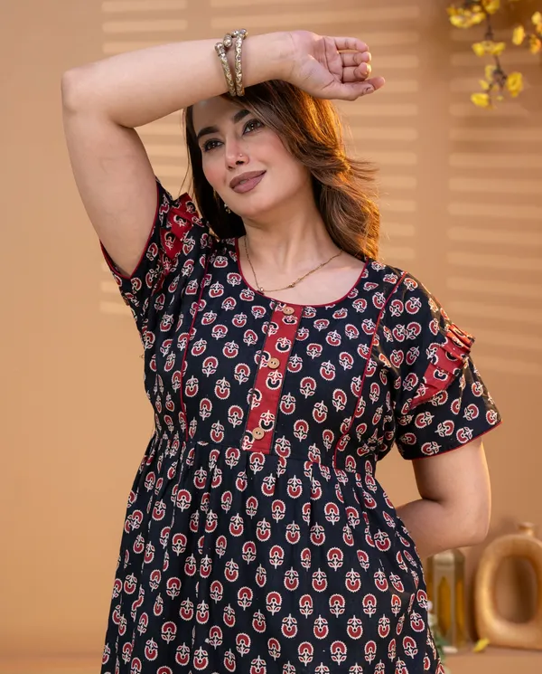 Black_Cotton_Relaxed_Fit_Printed_Nightdress_For_Women