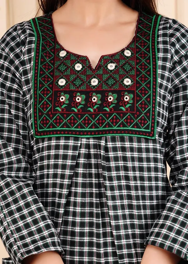 Black_And_White_Cotswool_Relaxed_Fit_Checkered_Nightdress_For_Women