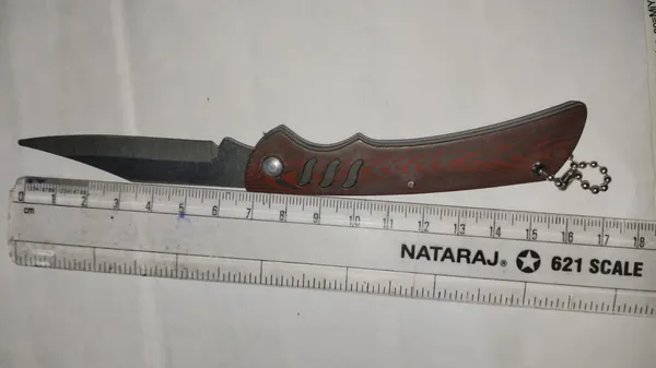 Wooden_Handle_Folding_Pocket_Knife_With_Chain