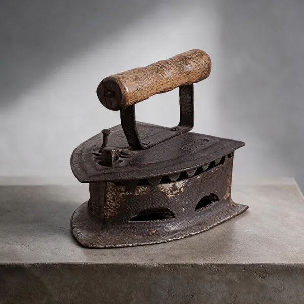 Cast_Iron_Vintage_Antique_Charcoal_Iron