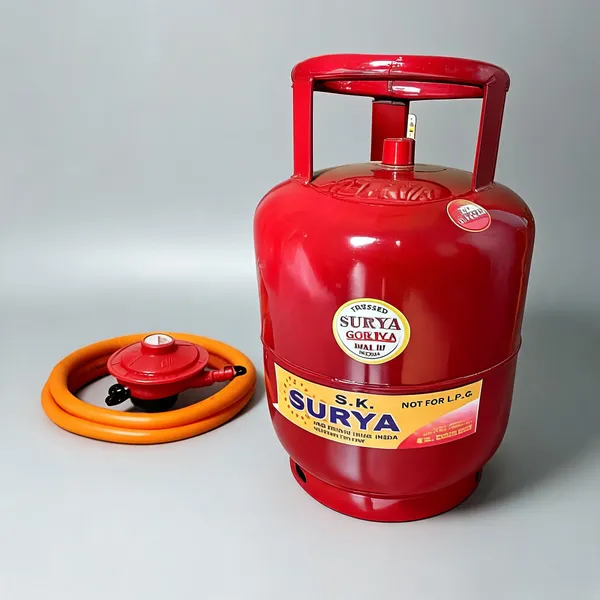 Metal_Red_Lpg_Gas_Cylinder_With_Regulator_And_Hose_Set