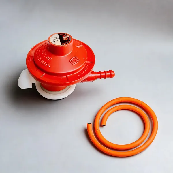 Metal_Red_Lpg_Gas_Regulator_With_Orange_Flexible_Hose_Set