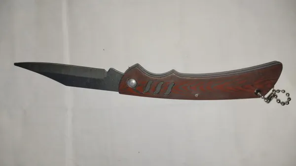 Wooden_Handle_Folding_Pocket_Knife_With_Chain