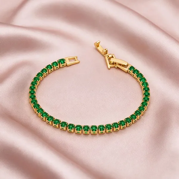 Gold_Stainless_Steel_Sleek_Bracelet_For_Women