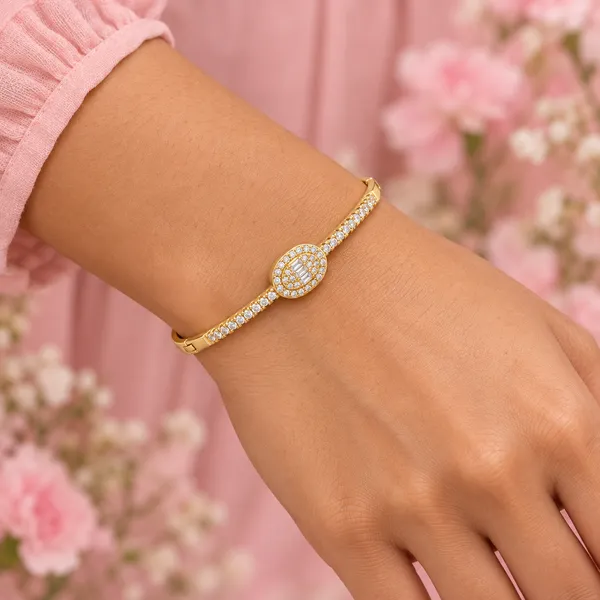 Golden_Oval_Halo_Bangle_with_Sparkling_Stone_Details