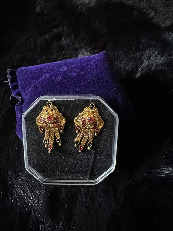 Gold-Tone_Traditional_Drop_Earrings_for_Women