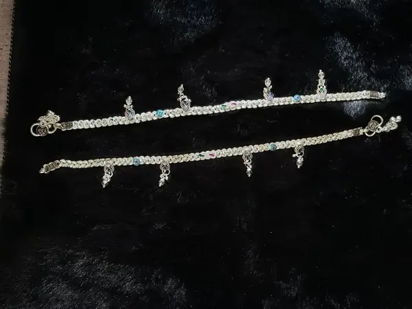 Silver_Tone_Copper_Stone_Studded_Charm_Anklets_For_Women