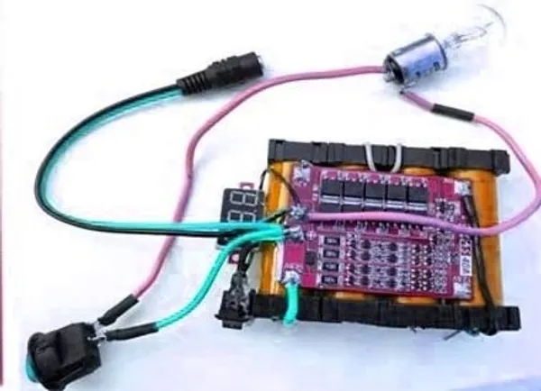 UNIQUE_DIY_PROJECT_Uniq4s40a001_Double-Sided_PCB_()